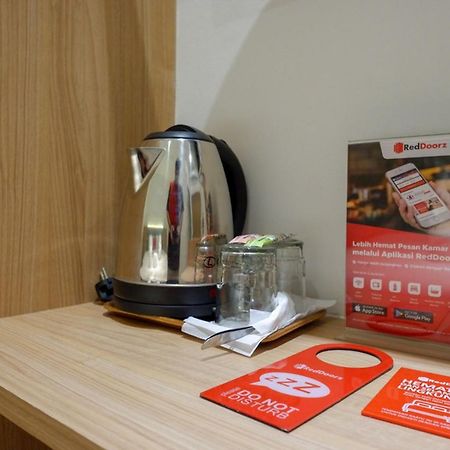 Reddoorz Plus @ Losari Makassar Ngoại thất bức ảnh