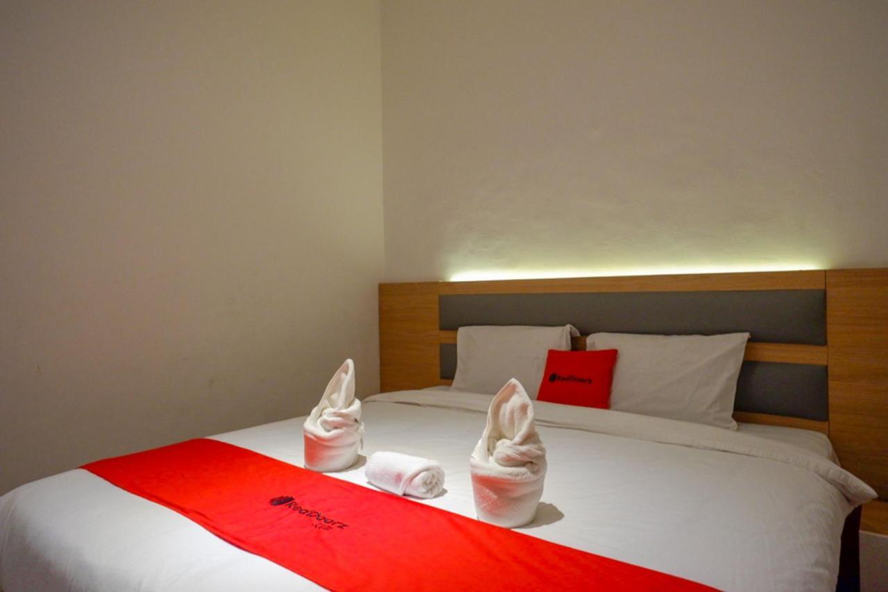 Reddoorz Plus @ Losari Makassar Ngoại thất bức ảnh