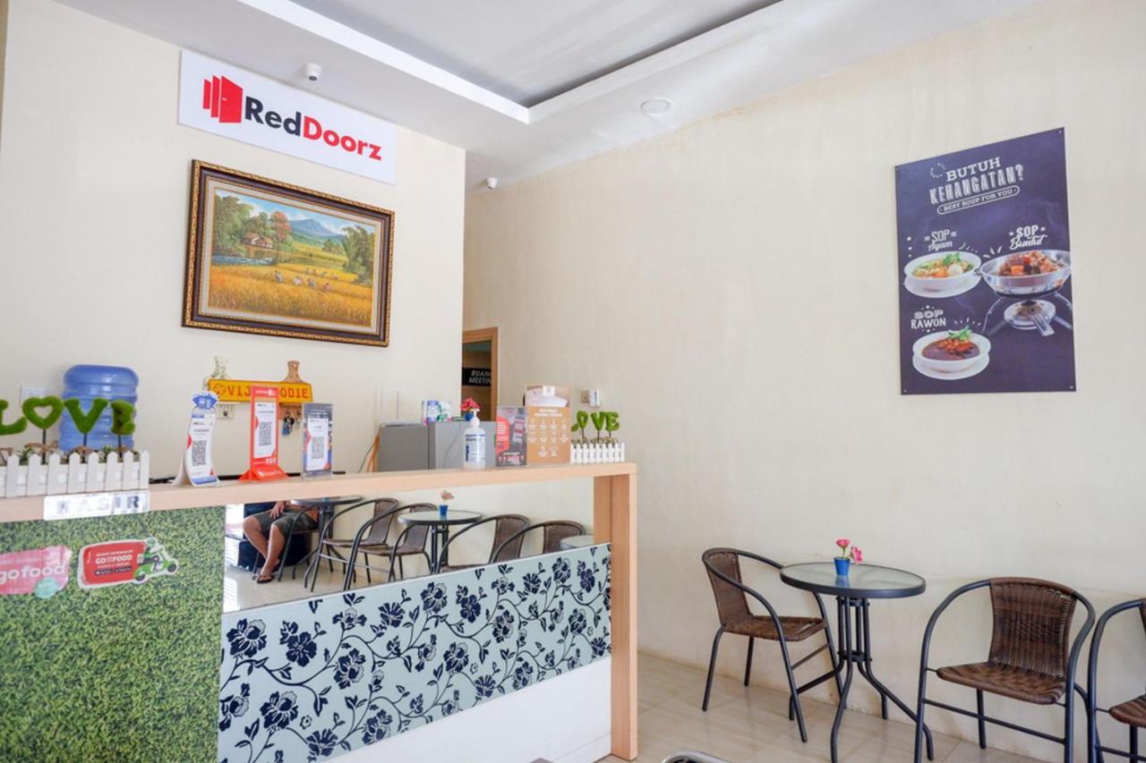 Reddoorz Plus @ Losari Makassar Ngoại thất bức ảnh