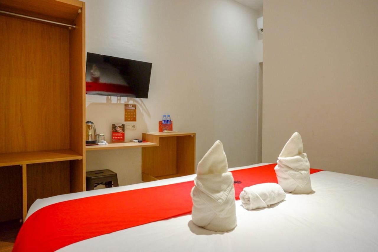 Reddoorz Plus @ Losari Makassar Ngoại thất bức ảnh