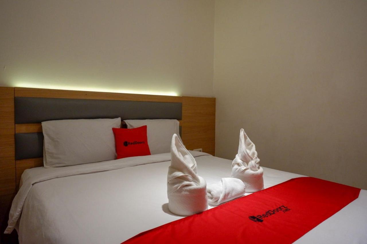 Reddoorz Plus @ Losari Makassar Ngoại thất bức ảnh