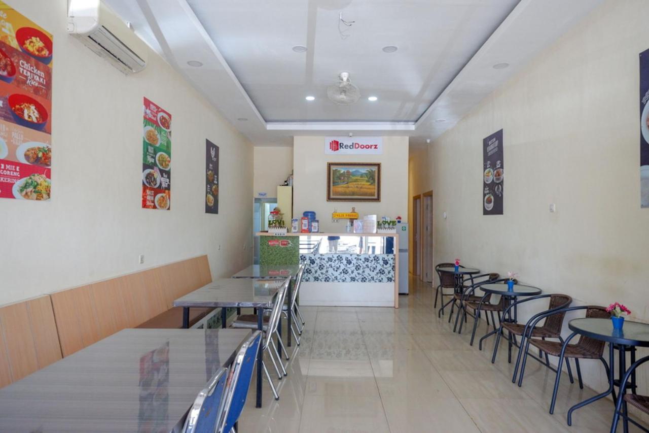 Reddoorz Plus @ Losari Makassar Ngoại thất bức ảnh