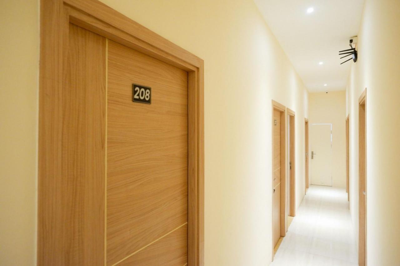 Reddoorz Plus @ Losari Makassar Ngoại thất bức ảnh