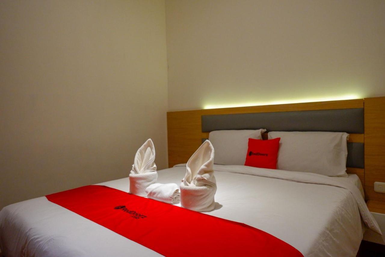 Reddoorz Plus @ Losari Makassar Ngoại thất bức ảnh