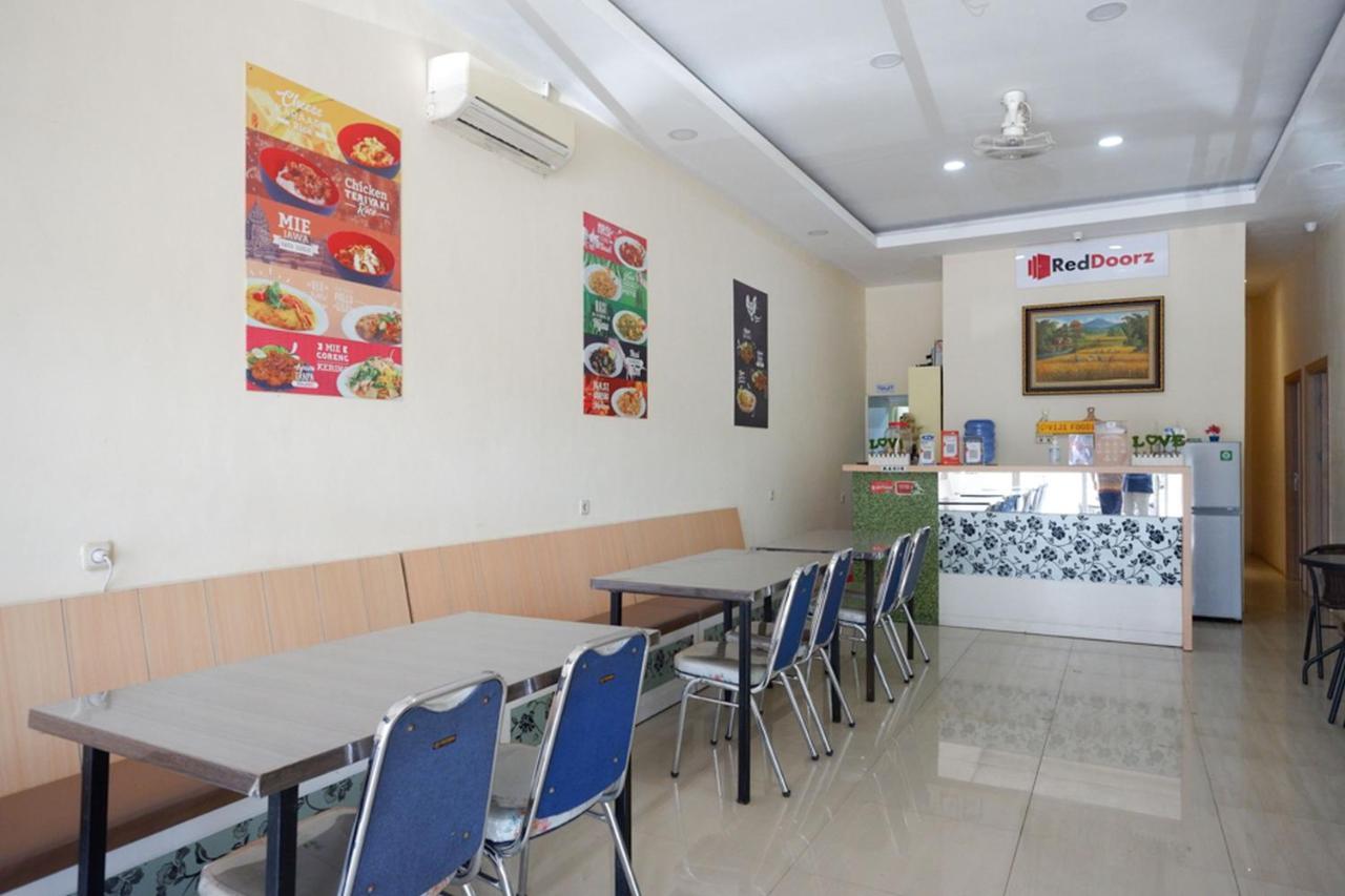Reddoorz Plus @ Losari Makassar Ngoại thất bức ảnh