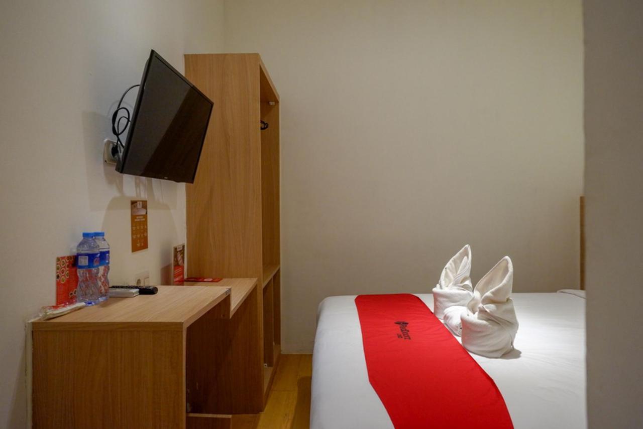 Reddoorz Plus @ Losari Makassar Ngoại thất bức ảnh