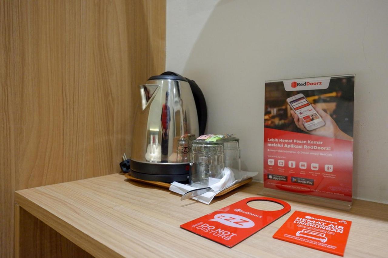 Reddoorz Plus @ Losari Makassar Ngoại thất bức ảnh