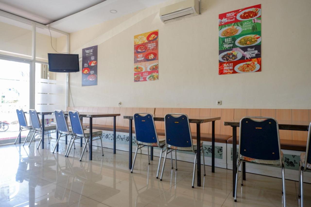 Reddoorz Plus @ Losari Makassar Ngoại thất bức ảnh