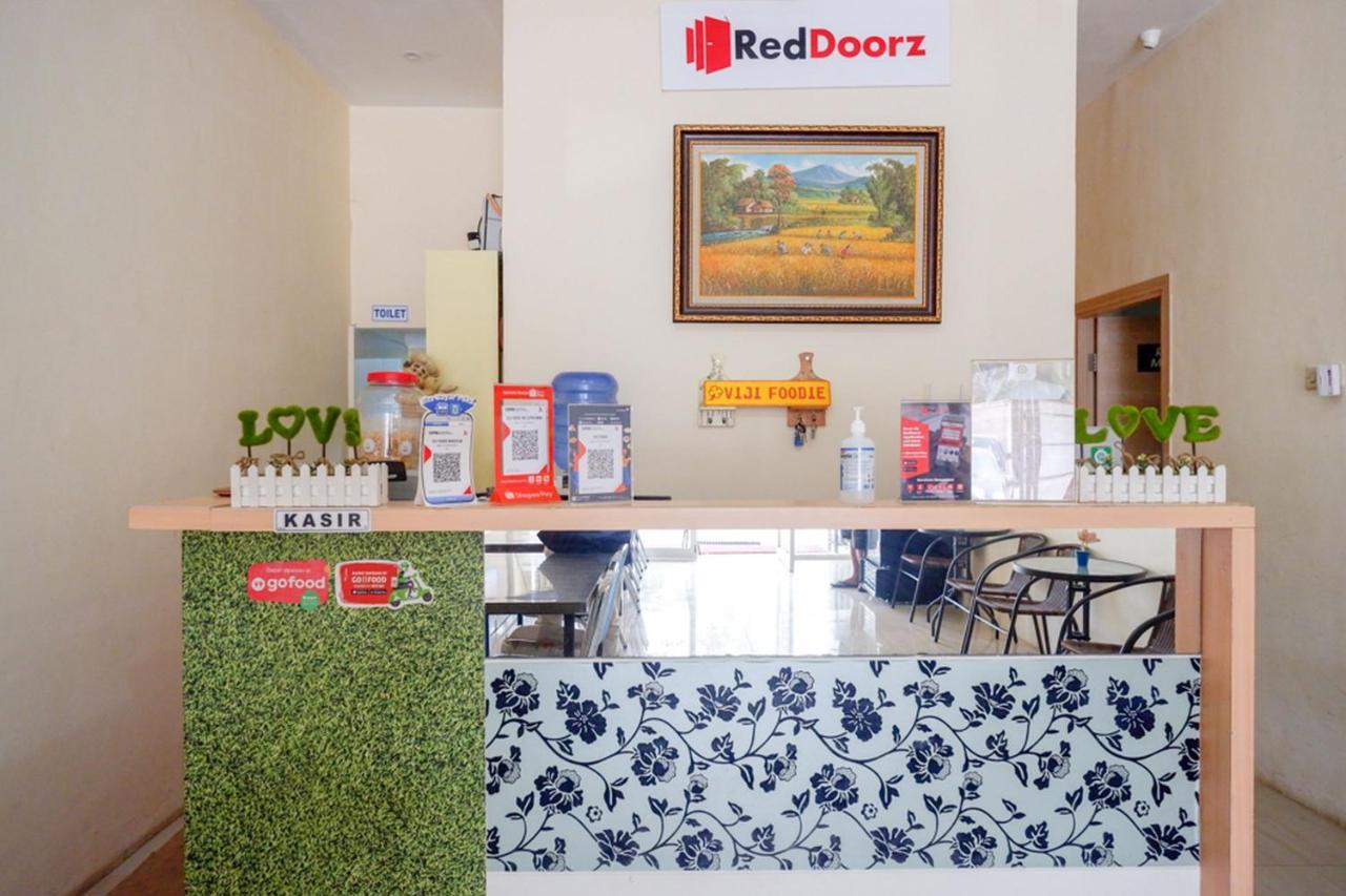 Reddoorz Plus @ Losari Makassar Ngoại thất bức ảnh